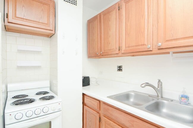 Foto del edificio - 4180 N Marine Dr
