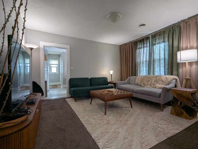 Foto del edificio - 732 Case Ave