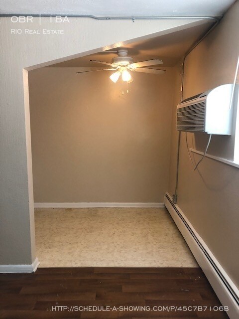 Building Photo - Large Studio in PRIME LOCATION! Must See!!