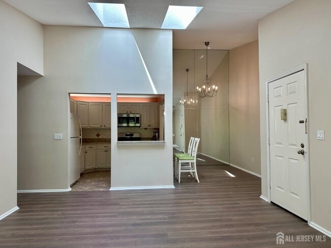 Foto del edificio - 319 Bromley Pl