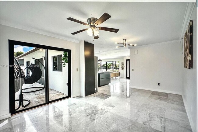 Building Photo - 1415 W Camino Real