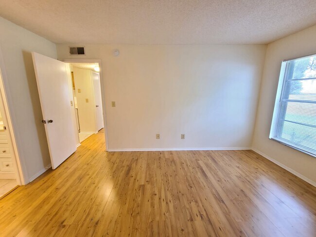Foto del edificio - 4034 Dream Oak Pl
