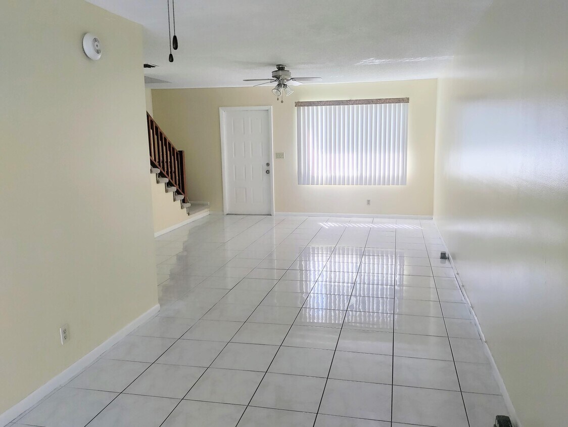 503 Shoreview Dr, Greenacres, FL 33463 Townhome Rentals in Greenacres