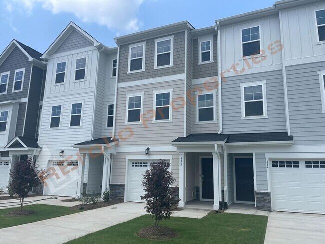 Foto del edificio - Brand-New 3BR/3.5BA Townhome w/ 1 Car Gara...