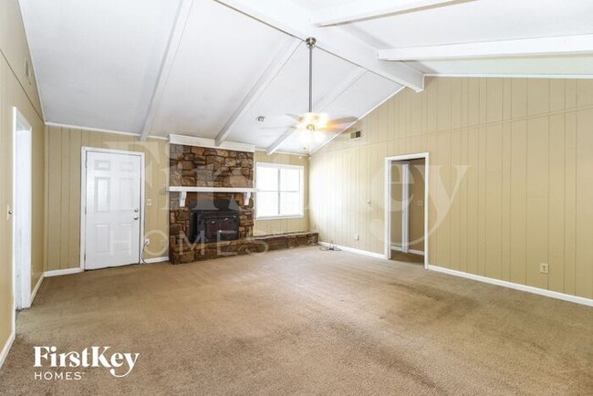 Building Photo - 7132 Chevy Chase Dr