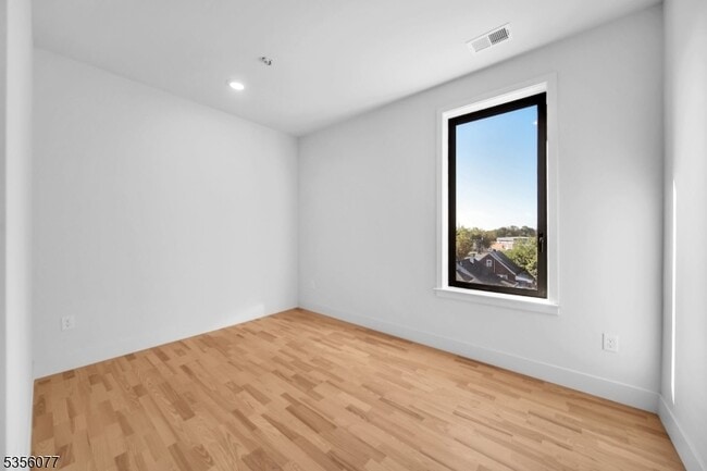 Building Photo - 1037 Amboy Ave