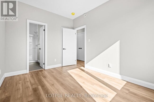 Building Photo - 516 Tweedsmuir Ave