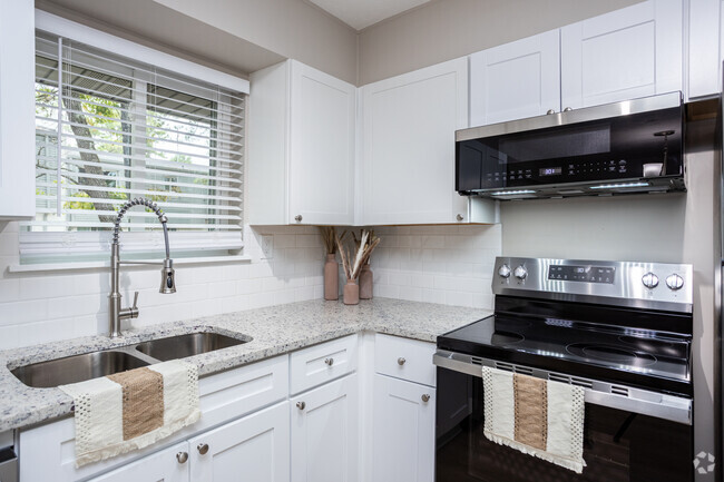 2BR, 1BA - 1,150SF - Kitchen - Residences on Riverdale