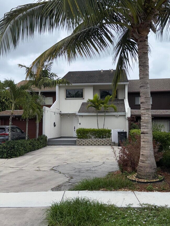 Building Photo - 12394 Westhampton Cir