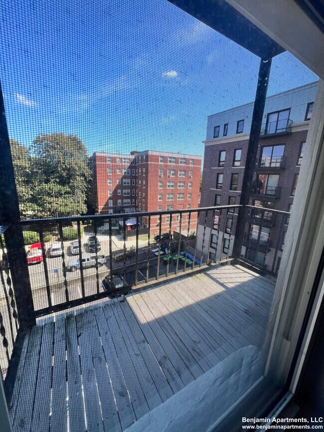 Building Photo - 120 Washington St