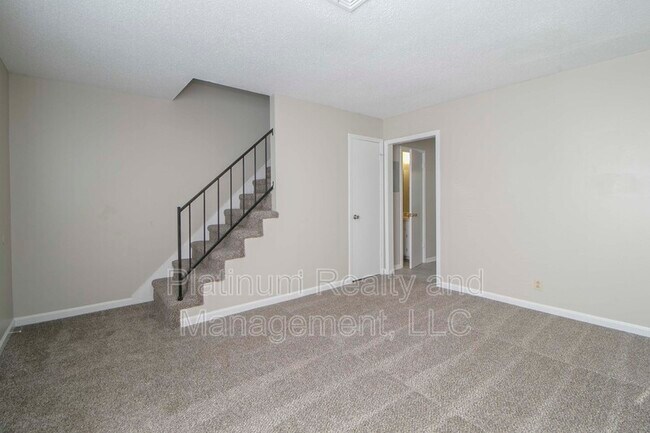 Foto del edificio - 820 Golf View Pl