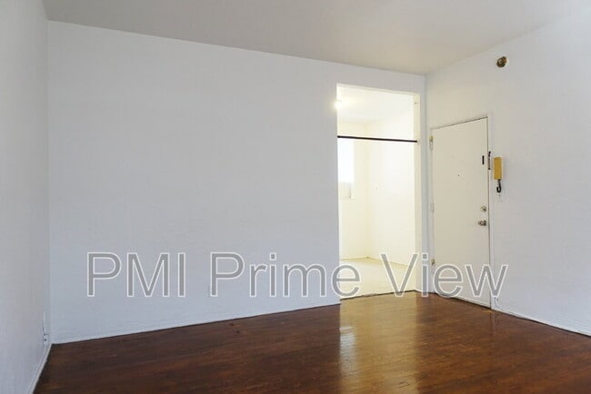 Building Photo - 905 16th St
