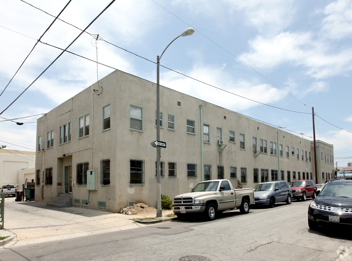 Building Photo - 1705 E 4th St