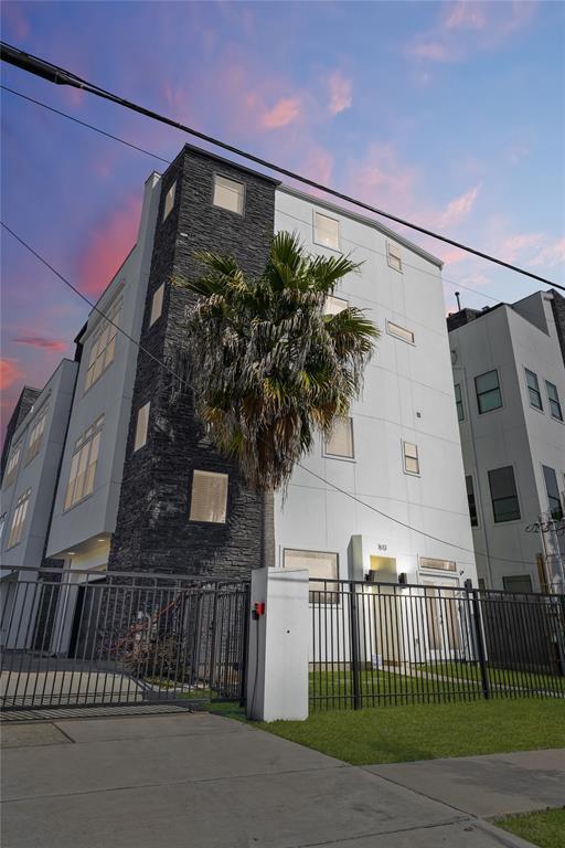 Building Photo - 1613 Wheeler Ave