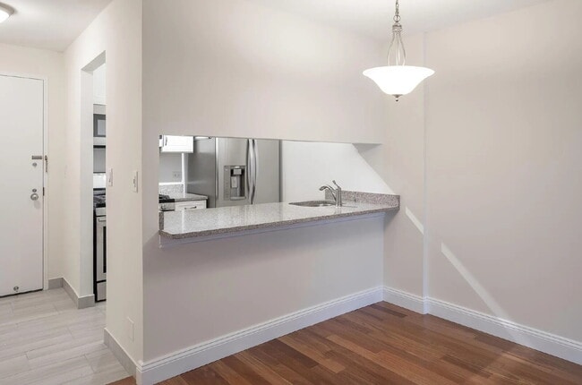 Building Photo - 1 BEDROOM APARTMENT FOR RENT