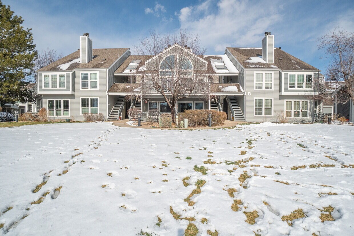 Foto principal - 7450 Singing Hills Ct