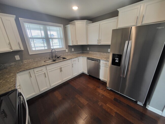 Building Photo - 516 Medallion Cir