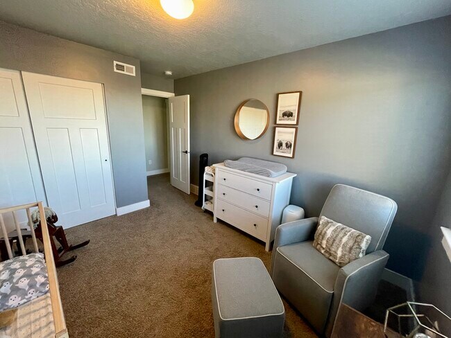 Building Photo - 5568 W Rokeby Ln