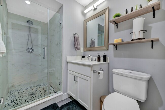 Foto del edificio - ALERT!! 2 WEEKS FREE IF LEASE IS SIGNED BY...