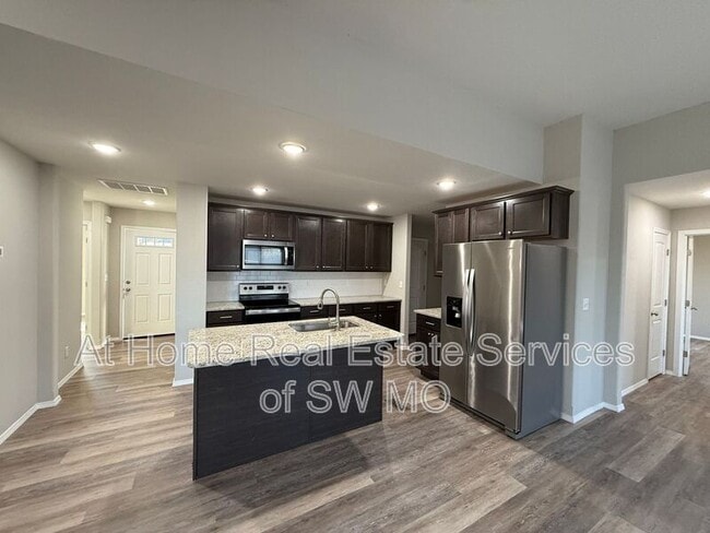 Building Photo - 3847 W Linwood St