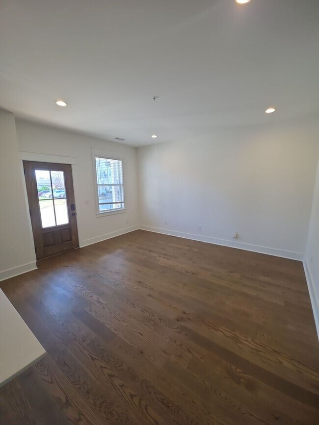 Foto del edificio - 4-Bedroom HOA Home with Pool Access Near Downtown Cookeville