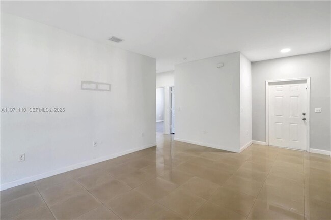 Building Photo - 373 NE 26th Pl