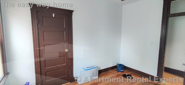 Building Photo - 122 Columbia St