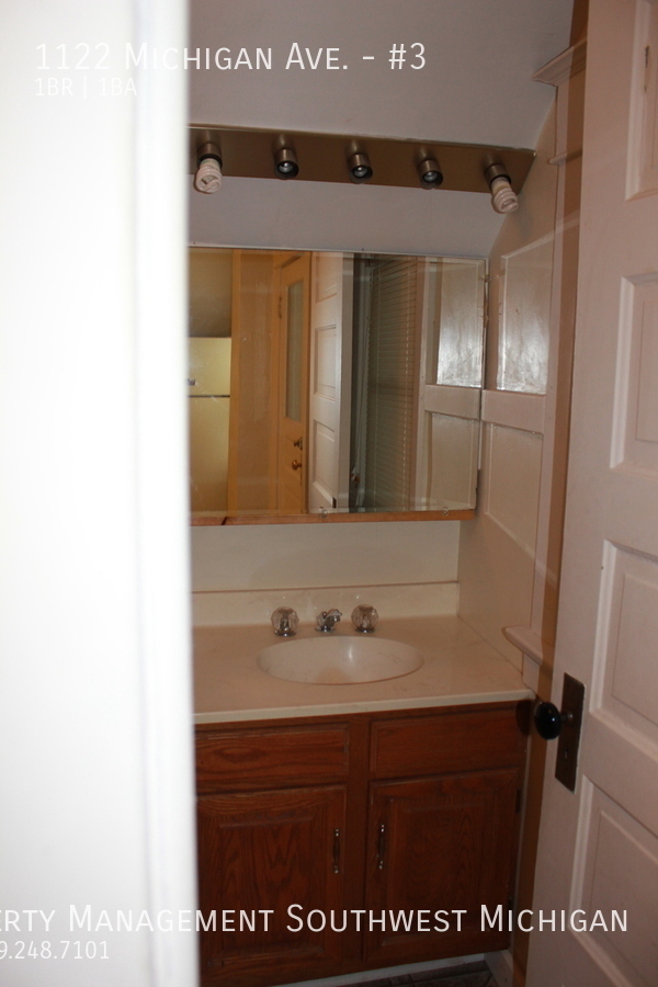 Building Photo - Large one bedroom near Kiwanis Park in St....