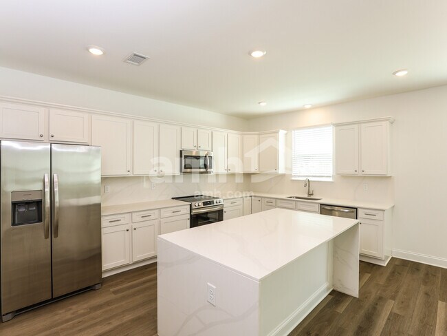 Foto del edificio - 221 Hickory Pointe Rd
