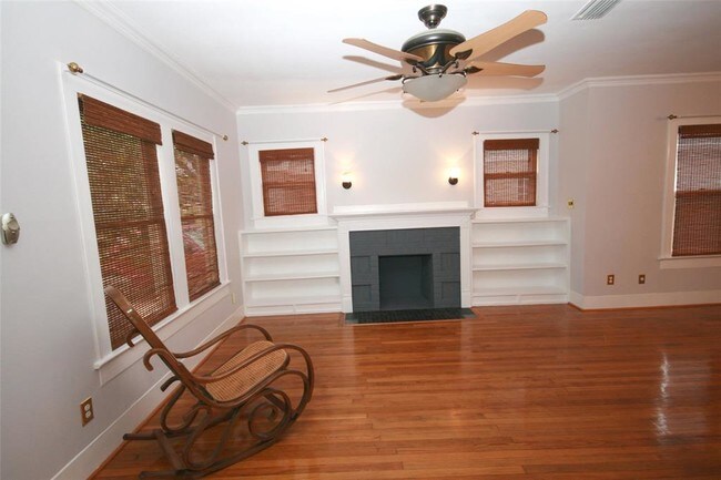Foto del edificio - 1027 W Cottage St
