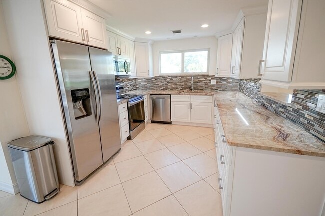 Building Photo - 3216 Karen Dr