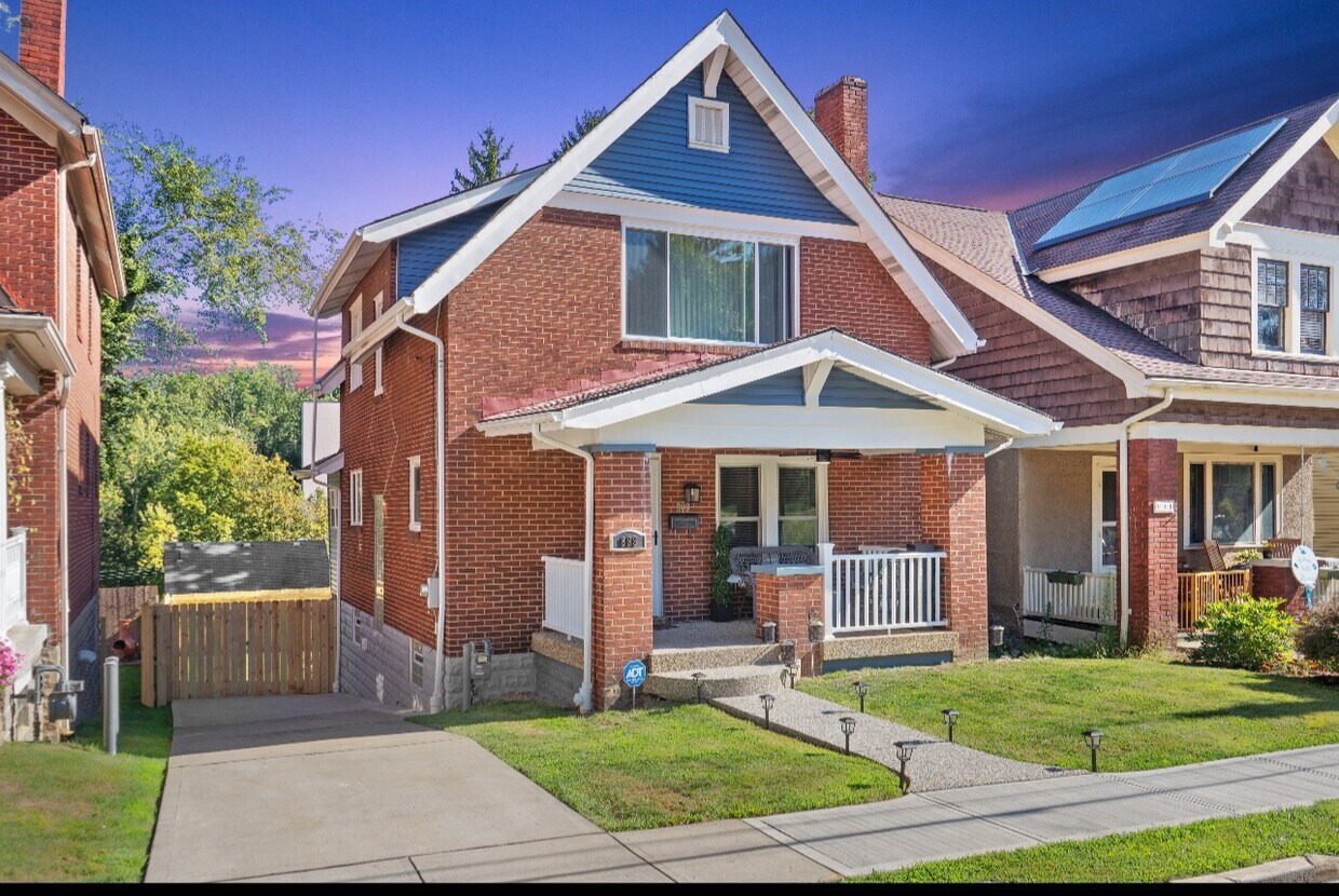 Primary Photo - 899 Malvern Rd