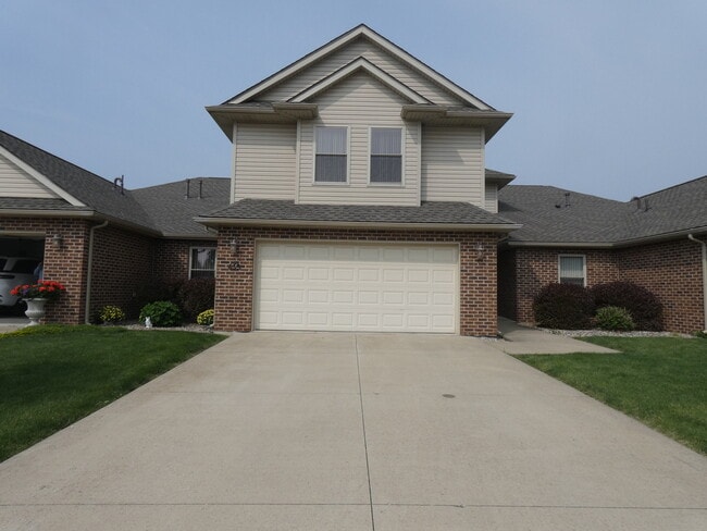Building Photo - 653 N Edgemere Dr