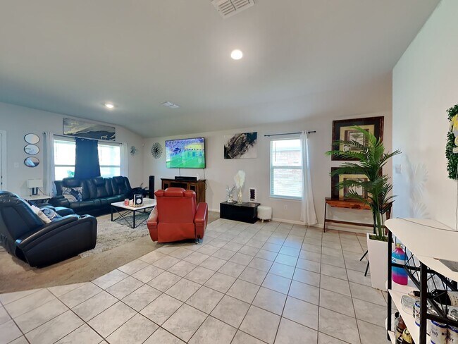 Foto del edificio - COMING SOON IN AZLE! 3 BEDROOM 2 BATHROOM ...