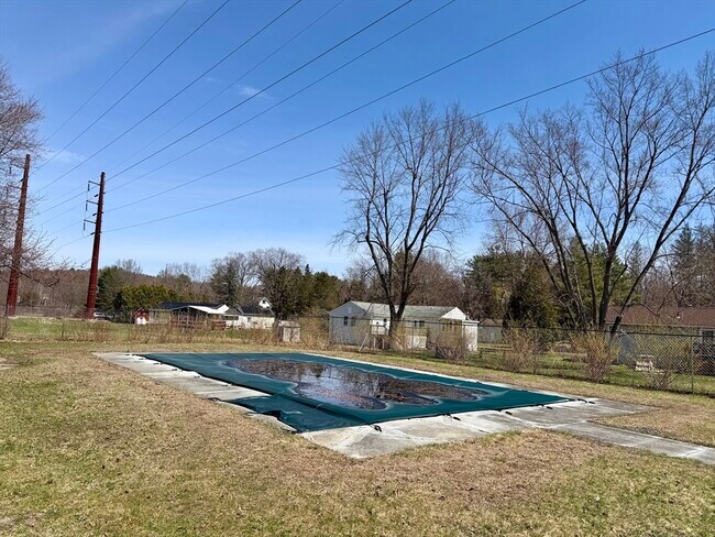 Foto del edificio - 105 Pomeroy Ln