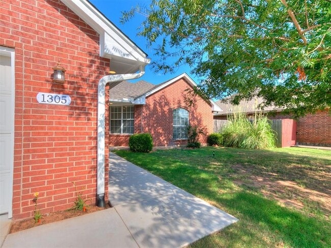 Building Photo - 1305 Melisa Dr