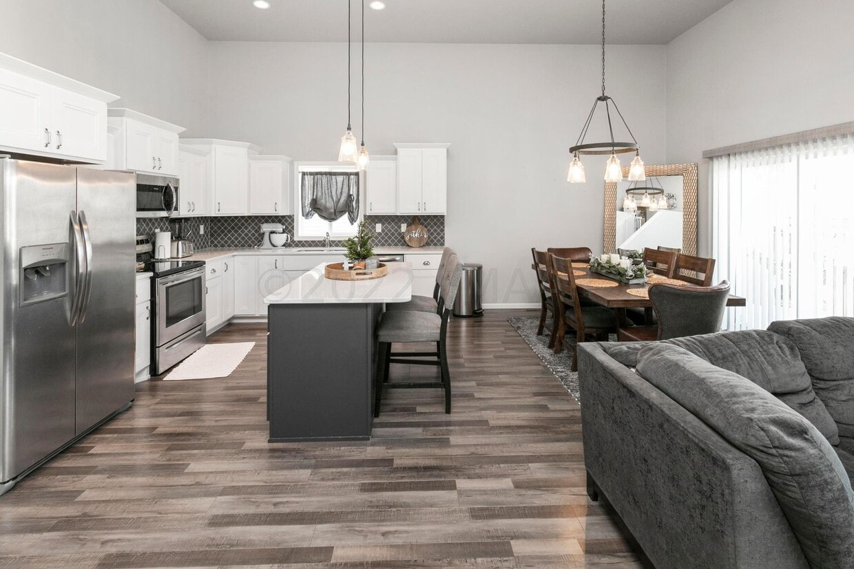 1012 28th Ave W, West Fargo, ND 58078 House Rental in West Fargo, ND