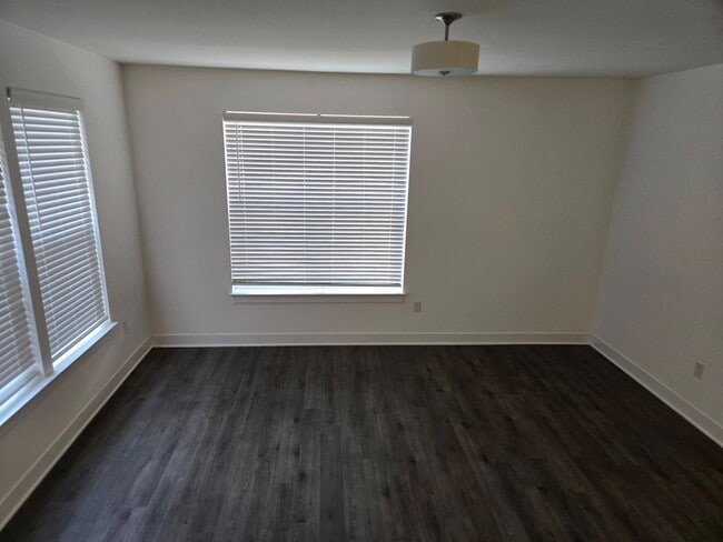 Foto del edificio - 1876 McQuat Pl