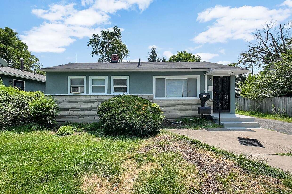 Primary Photo - Newly Updated 3 Bedroom Home with Garage &...