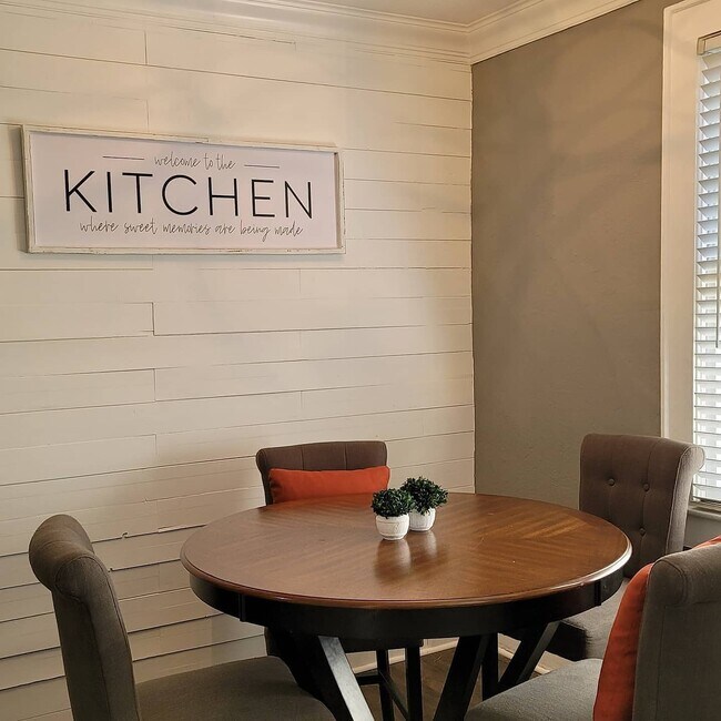 Dining room - 71 Maddox Dr NE