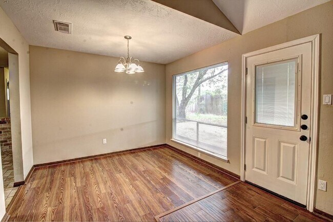 Foto del edificio - 21706 Nickerton Ln
