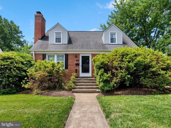 Foto del edificio - 404 S George Mason Dr