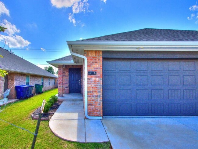Building Photo - 616 Maleah Pl