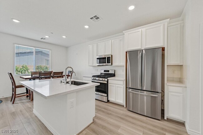 Foto del edificio - 8852 Flora Run Ave