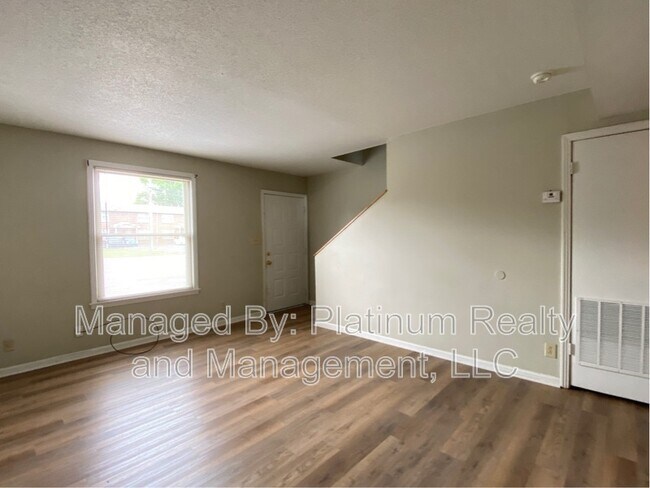 Foto del edificio - 809 Golf View Pl