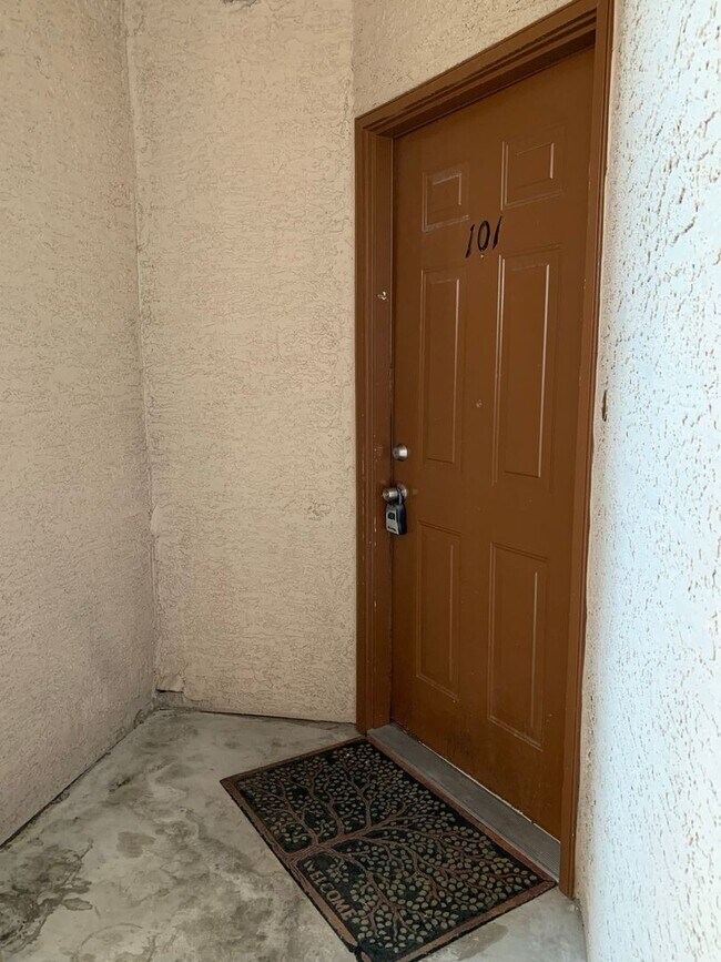 Building Photo - 2 Bed / 2 Bath Condo for Rent