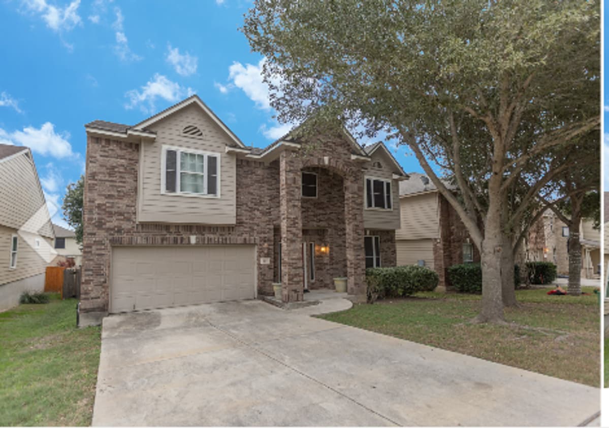 Primary Photo - Stunning 5 bedroom 3 full bath home in the...