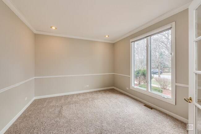 Building Photo - 2324 Sutton Ln