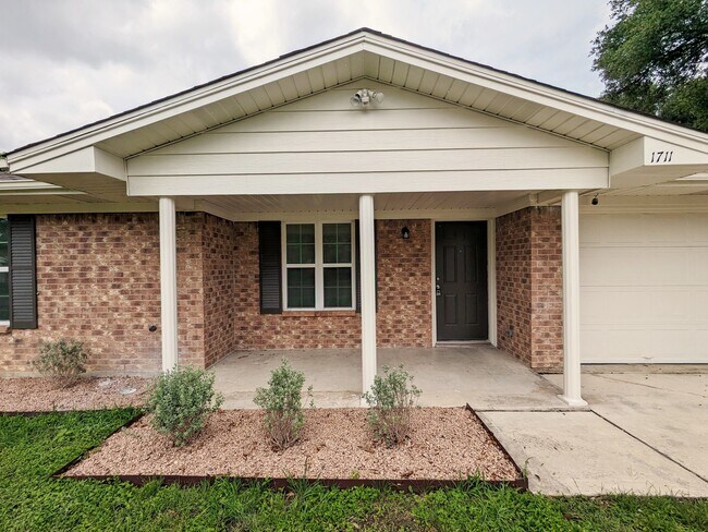 Building Photo - 1711 Hooper St