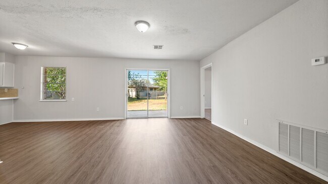 Foto del edificio - 406 Pamela Dr